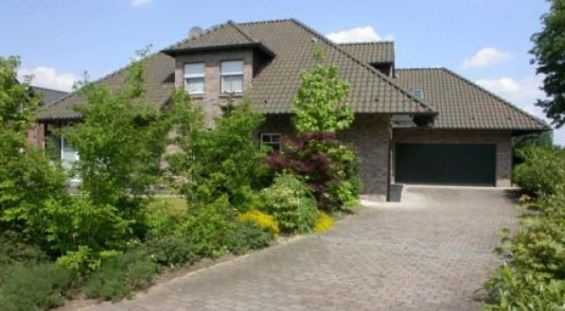 Haus/Einfahrt